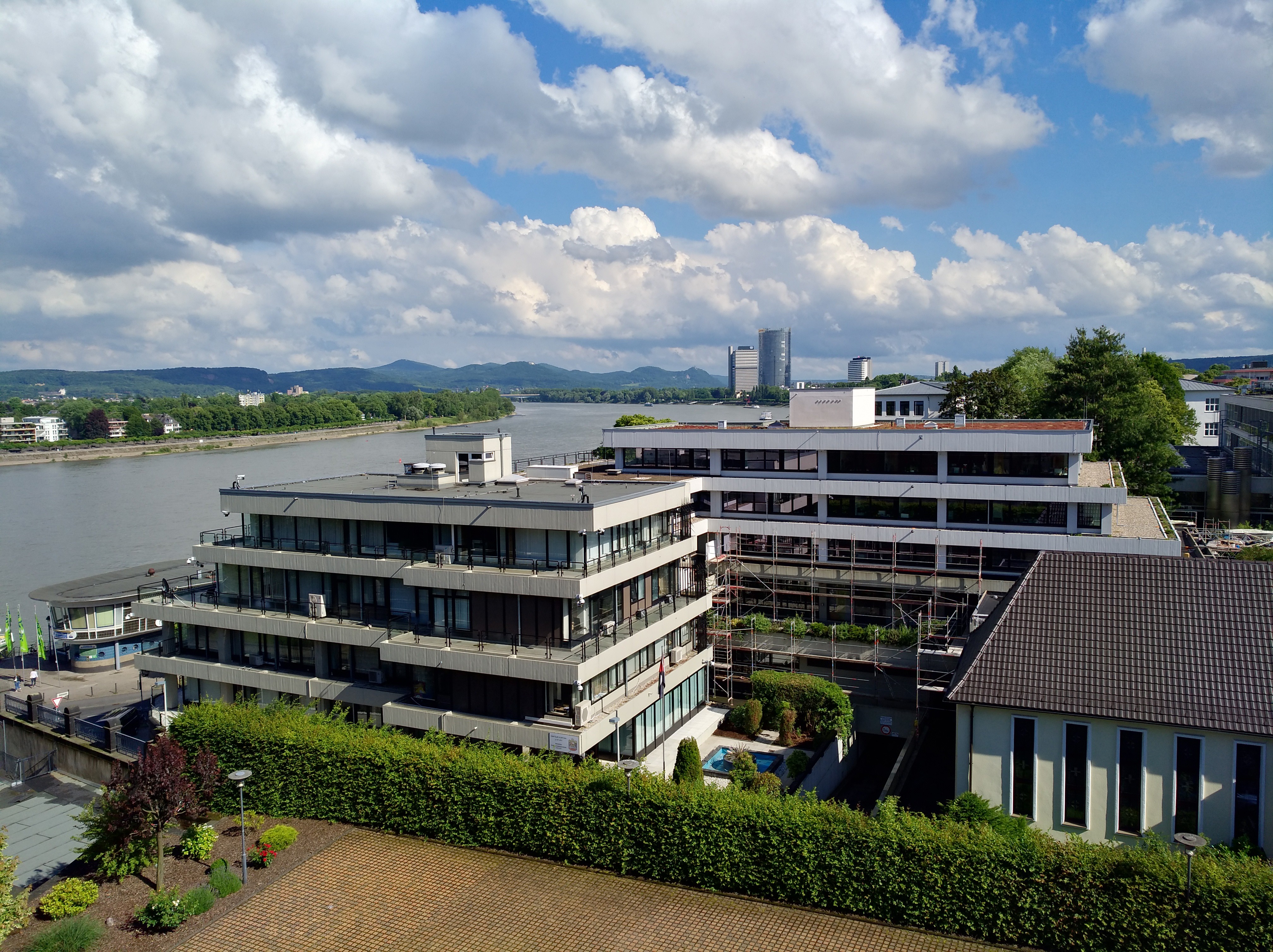 Blick aus dem Collegium Albertinum in Bonn in Richtung Siebengebirge. – Quelle: Erik Gieseking