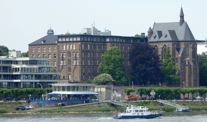 Das Collegium Albertinum von der Rheinseite